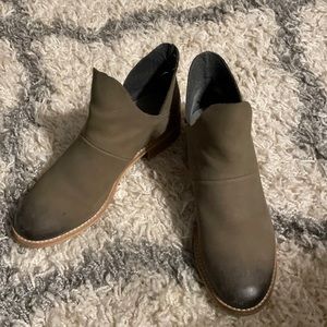 Crevo 2tone Leather Bootie